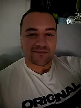 Snapshot of KarlosCarutox chatting on October 9, 2025, 4:27 pm KarlosCarutox online show from October 9, 2025, 4:27 pm