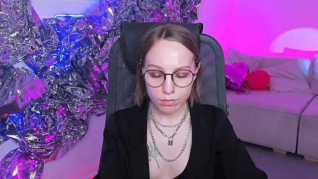 AphexQueen online show from December 5, 2024, 8:22 pm