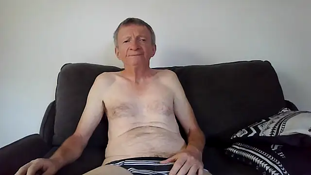 naturiste974 online show from February 26, 2025, 8:59 am