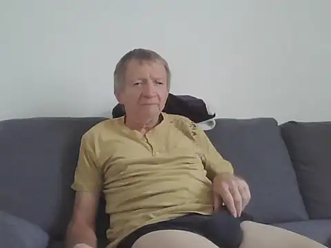 naturiste974 online show from May 5, 2026, 3:31 pm