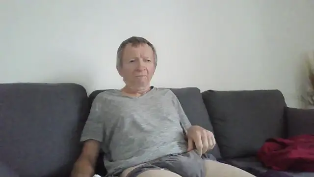 naturiste974 online show from May 18, 2026, 5:57 am