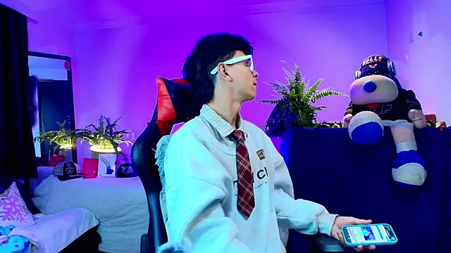 twink sebas  online show from October 12, 2025, 7:18 am