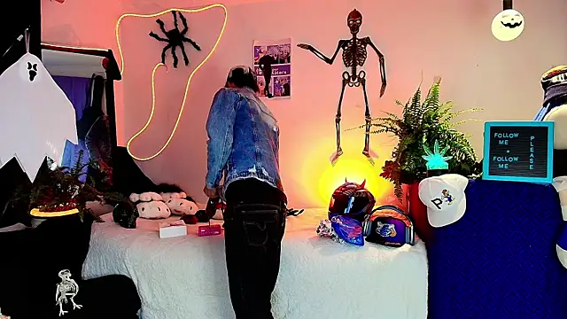 twink sebas  online show from October 21, 2025, 4:57 am