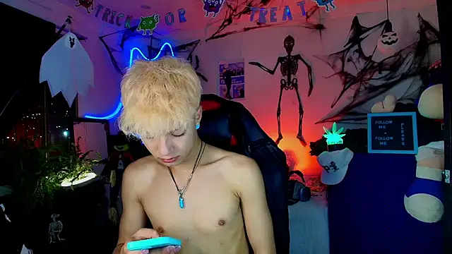 twink sebas  online show from October 30, 2025, 4:47 am