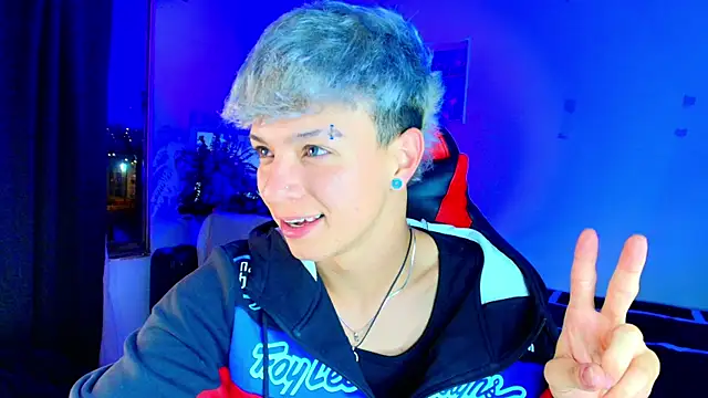 twink sebas  online show from December 18, 2025, 1:17 pm
