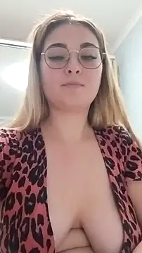 pussyCat t online show from December 4, 2025, 4:05 pm