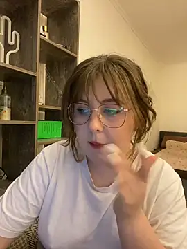 Snapshot of cinnabon_ chatting on December 6, 2024, 3:33 pm cinnabon  online show from December 6, 2024, 3:33 pm