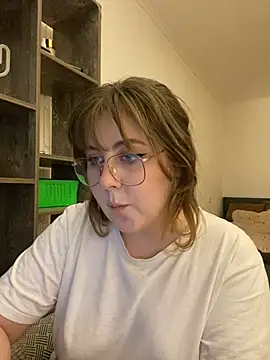 Snapshot of cinnabon_ chatting on December 6, 2024, 7:01 pm cinnabon  online show from December 6, 2024, 7:01 pm