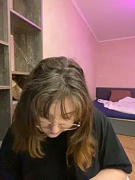 Snapshot of cinnabon_ chatting on December 20, 2024, 5:08 pm cinnabon  online show from December 20, 2024, 5:08 pm