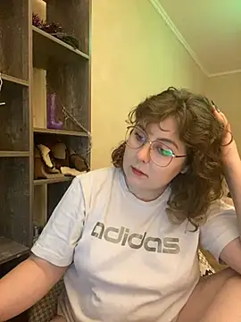 Snapshot of cinnabon_ chatting on December 28, 2024, 4:20 pm cinnabon  online show from December 28, 2024, 4:20 pm