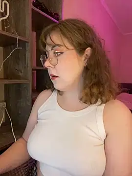 Snapshot of cinnabon_ chatting on January 13, 2025, 2:00 pm cinnabon  online show from January 13, 2025, 2:00 pm