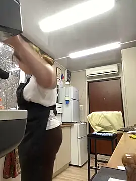 Snapshot of cinnabon_ chatting on January 19, 2025, 1:22 pm cinnabon  online show from January 19, 2025, 1:22 pm