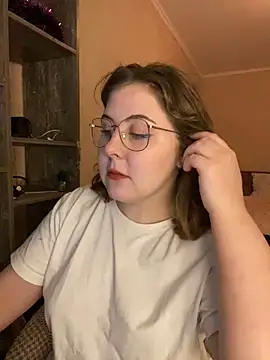 Snapshot of cinnabon_ chatting on January 23, 2025, 8:24 pm cinnabon  online show from January 23, 2025, 8:24 pm