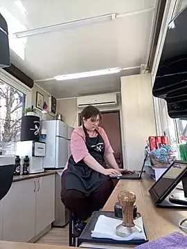 Snapshot of cinnabon_ chatting on January 29, 2025, 8:18 am cinnabon  online show from January 29, 2025, 8:18 am