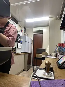 Snapshot of cinnabon_ chatting on January 30, 2025, 5:28 pm cinnabon  online show from January 30, 2025, 5:28 pm