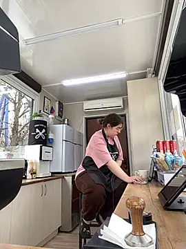 Snapshot of cinnabon_ chatting on February 2, 2025, 8:46 am cinnabon  online show from February 2, 2025, 8:46 am