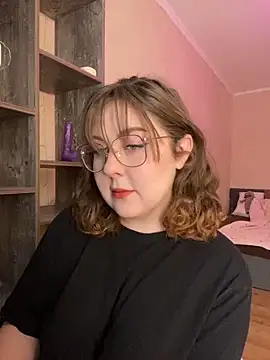 Snapshot of cinnabon_ chatting on February 4, 2025, 9:49 am cinnabon  online show from February 4, 2025, 9:49 am