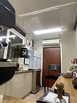 Snapshot of cinnabon_ chatting on February 5, 2025, 5:42 pm cinnabon  online show from February 5, 2025, 5:42 pm