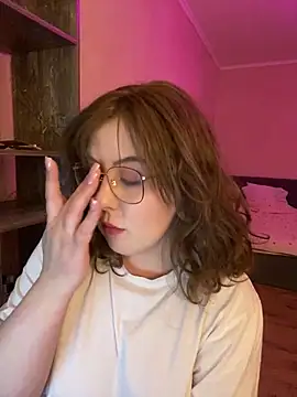 Snapshot of cinnabon_ chatting on March 6, 2025, 5:22 pm cinnabon  online show from March 6, 2025, 5:22 pm