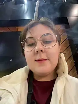 Snapshot of cinnabon_ chatting on March 7, 2025, 6:00 pm cinnabon  online show from March 7, 2025, 6:00 pm