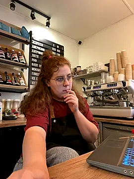 Snapshot of cinnabon_ chatting on September 19, 2025, 3:24 pm cinnabon  online show from September 19, 2025, 3:24 pm