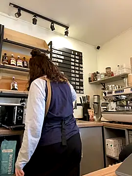 Snapshot of cinnabon_ chatting on October 4, 2025, 10:35 am cinnabon  online show from October 4, 2025, 10:35 am