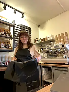 Snapshot of cinnabon_ chatting on October 21, 2025, 11:55 am cinnabon  online show from October 21, 2025, 11:55 am