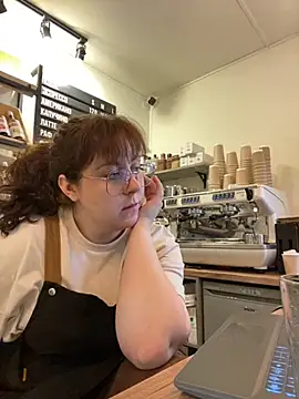 Snapshot of cinnabon_ chatting on November 2, 2025, 8:39 am cinnabon  online show from November 2, 2025, 8:39 am