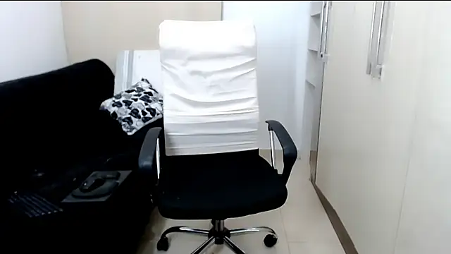 Laura-pervert online show from December 25, 2024, 3:18 am