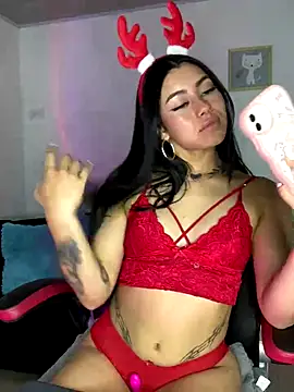 Snapshot of emily_22x chatting on December 3, 2024, 12:57 am emily 22x online show from December 3, 2024, 12:57 am