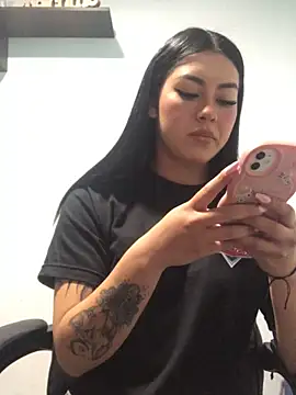 Snapshot of emily_22x chatting on December 7, 2024, 6:04 pm emily 22x online show from December 7, 2024, 6:04 pm