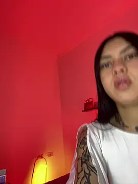 Snapshot of emily_22x chatting on February 9, 2025, 1:46 pm emily 22x online show from February 9, 2025, 1:46 pm