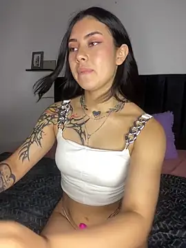 Snapshot of emily_22x chatting on February 15, 2025, 5:19 am emily 22x online show from February 15, 2025, 5:19 am