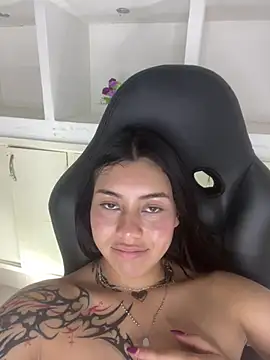 Snapshot of emily_22x chatting on February 21, 2025, 1:33 am emily 22x online show from February 21, 2025, 1:33 am