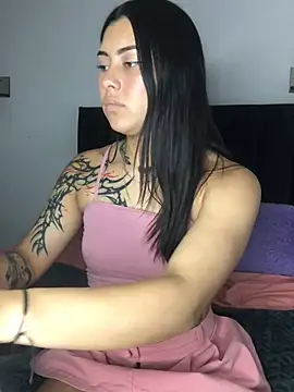 Snapshot of emily_22x chatting on February 23, 2025, 1:35 am emily 22x online show from February 23, 2025, 1:35 am