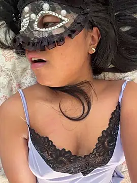 Bella Luna18 online show from March 27, 2026, 9:53 am