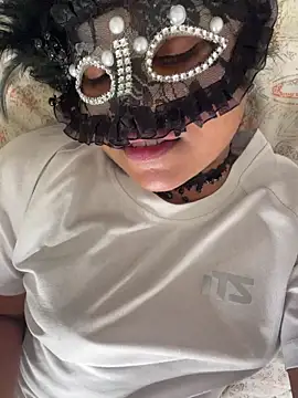 Bella Luna18 online show from April 3, 2026, 7:23 pm