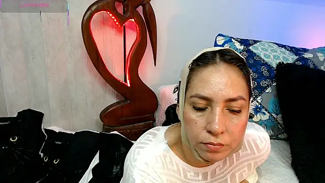 Snapshot of naihroby chatting on April 3, 2026, 12:30 am naihroby online show from April 3, 2026, 12:30 am