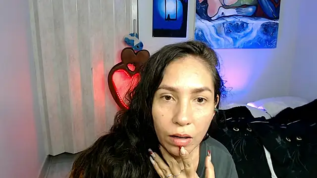 Snapshot of naihroby chatting on April 11, 2026, 5:23 am naihroby online show from April 11, 2026, 5:23 am