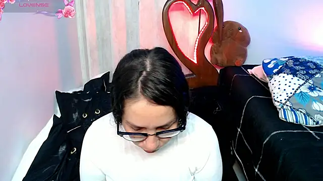 Snapshot of naihroby chatting on April 24, 2026, 2:14 am naihroby online show from April 24, 2026, 2:14 am