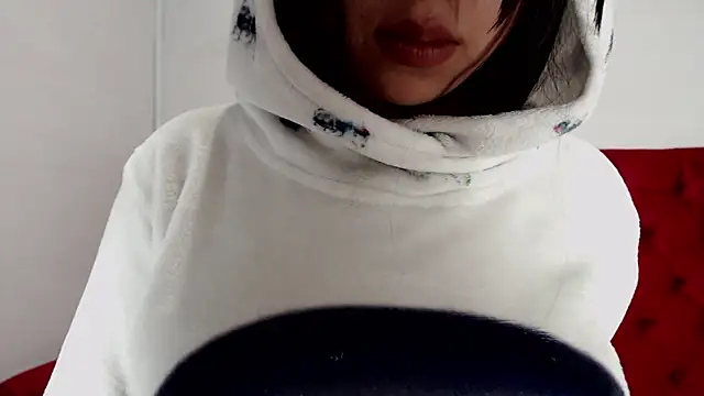 CarolineBrunx online show from January 13, 2025, 6:27 am