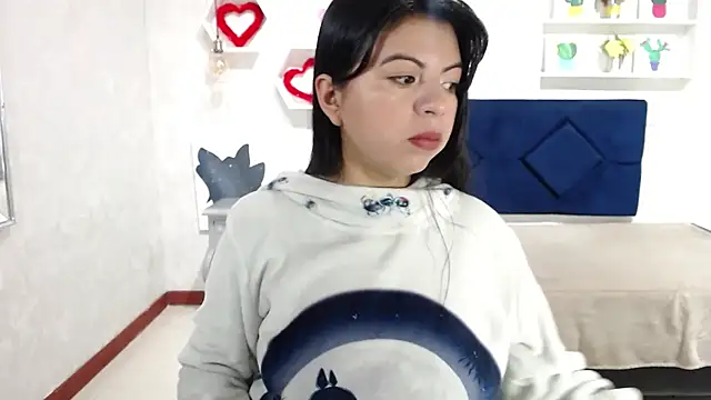 Snapshot of CarolineBrunx chatting on October 4, 2025, 3:26 am CarolineBrunx online show from October 4, 2025, 3:26 am