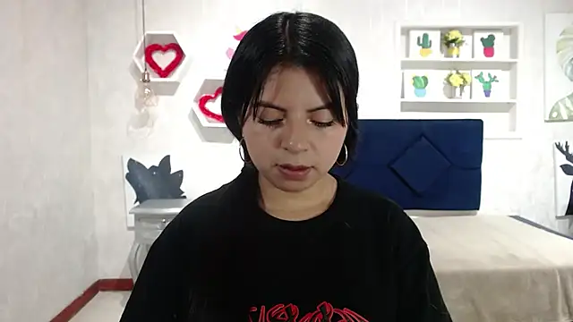 Snapshot of CarolineBrunx chatting on October 6, 2025, 12:30 am CarolineBrunx online show from October 6, 2025, 12:30 am