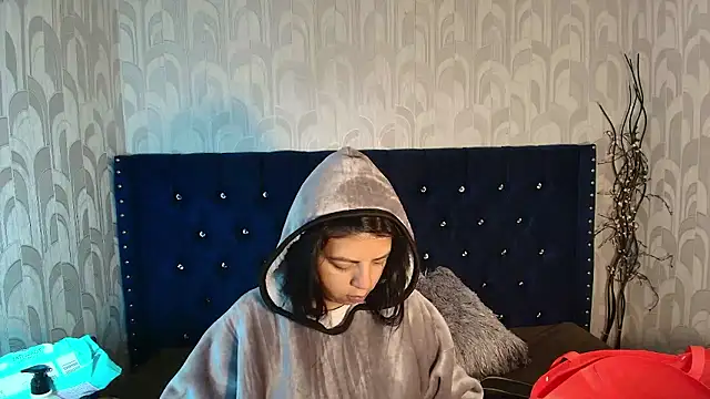 CarolineBrunx online show from January 15, 2026, 4:39 am