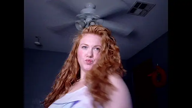 Snapshot of Scarlettredff chatting on October 10, 2025, 3:05 am Scarlettredff online show from October 10, 2025, 3:05 am