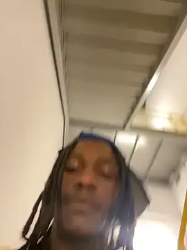 sneakylink13   online show from October 31, 2025, 4:41 pm