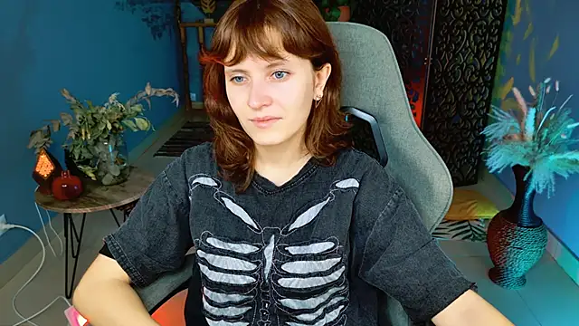 Snapshot of LolaAsmus chatting on October 15, 2025, 5:18 am LolaAsmus online show from October 15, 2025, 5:18 am