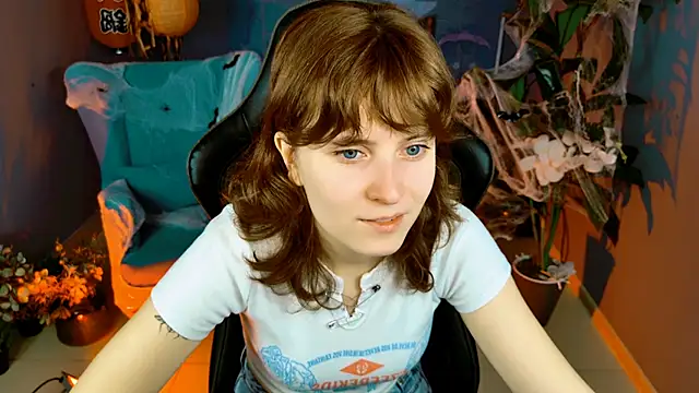 Snapshot of LolaAsmus chatting on October 22, 2025, 5:30 am LolaAsmus online show from October 22, 2025, 5:30 am