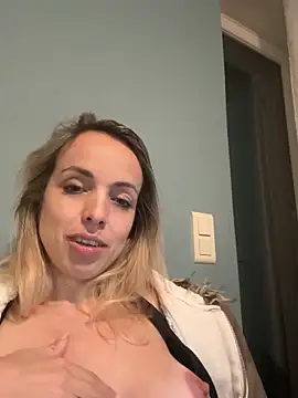 Snapshot of Annelibre chatting on November 1, 2025, 12:01 am Annelibre online show from November 1, 2025, 12:01 am