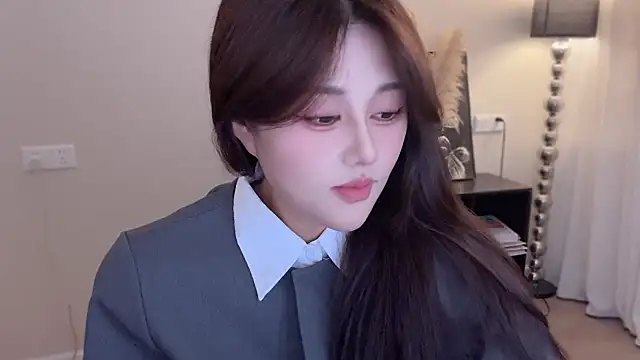 Strawberrybabyy1 online show from November 19, 2025, 1:33 pm